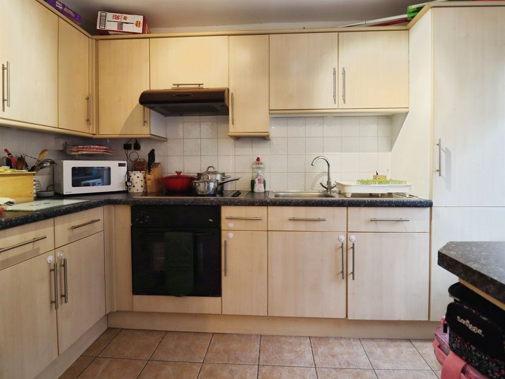 Property photo 2 of 20