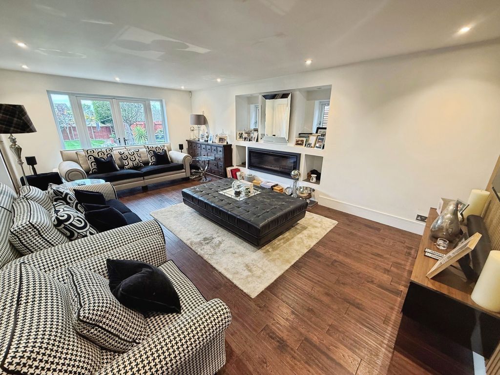 Property photo 2 of 22 Gallery