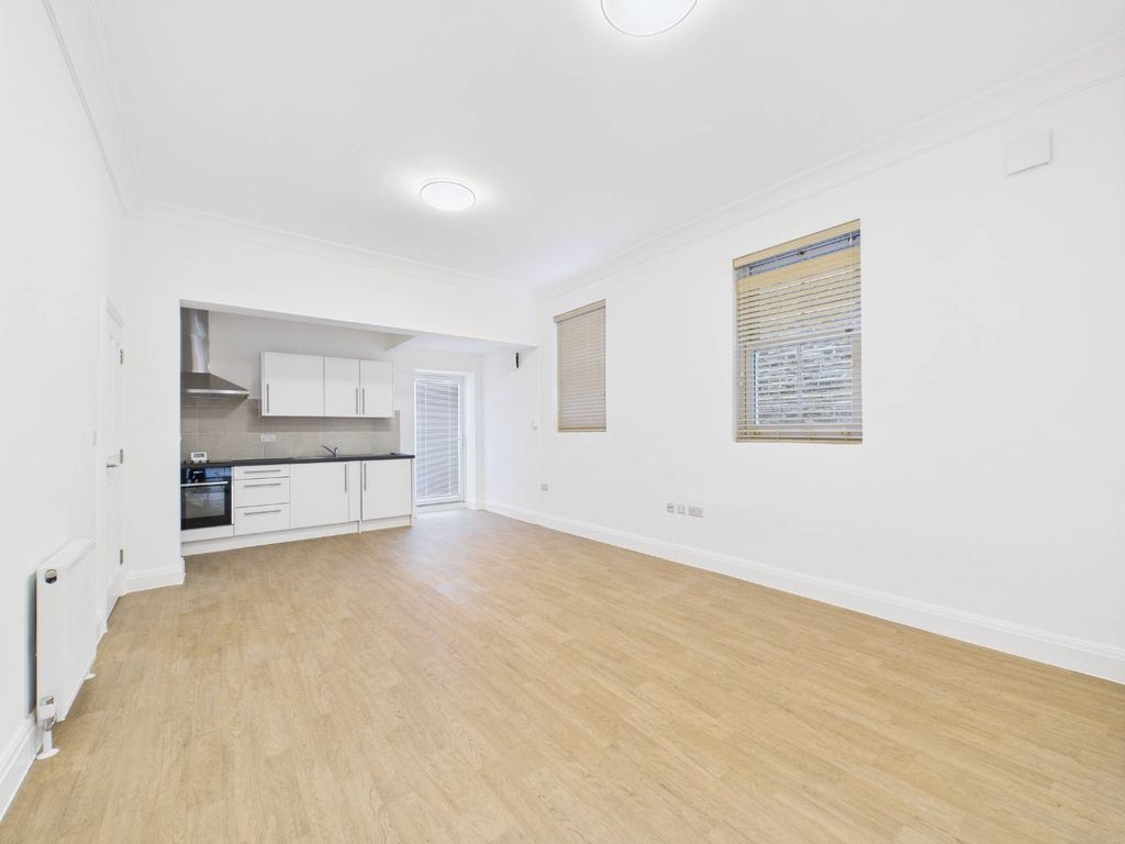 Property photo 2 of 5 4373704