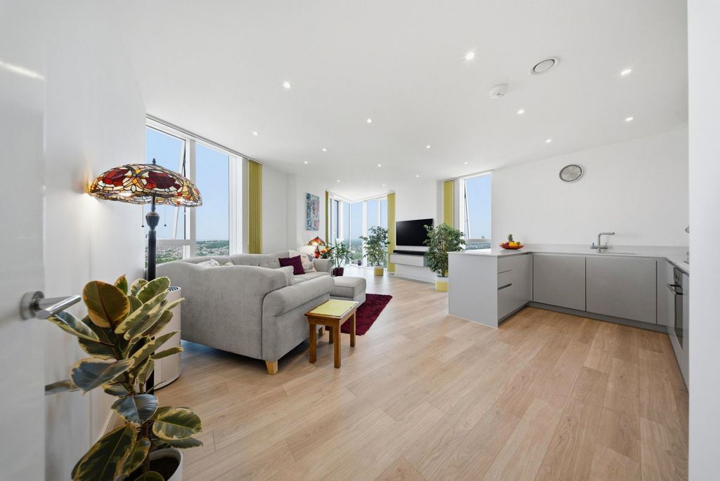 3 bed flat for saleSaffron Central Square, Croydon CR0 photo 5