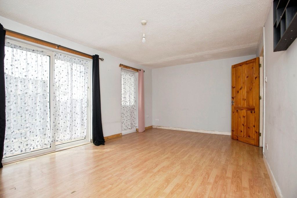Property photo 3 of 19 Picture No. 09