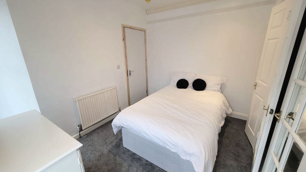 Property photo 2 of 12 Image
