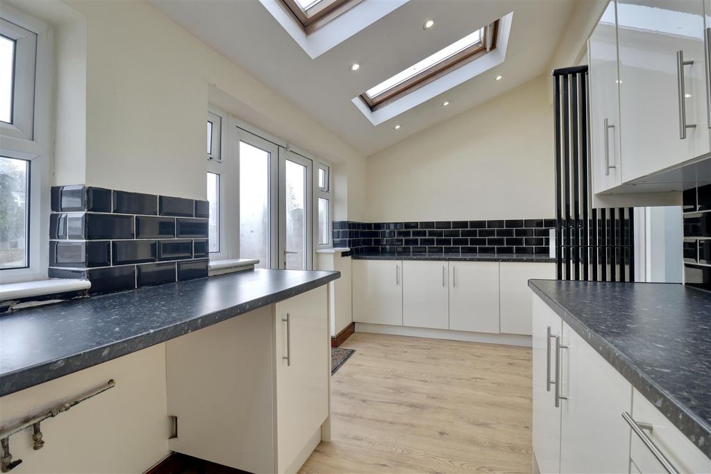 Property photo 3 of 15 3662D4Ec-2B87-4A86-A6Bd-A2E1Afbe8F98_1_201_A.Jpeg