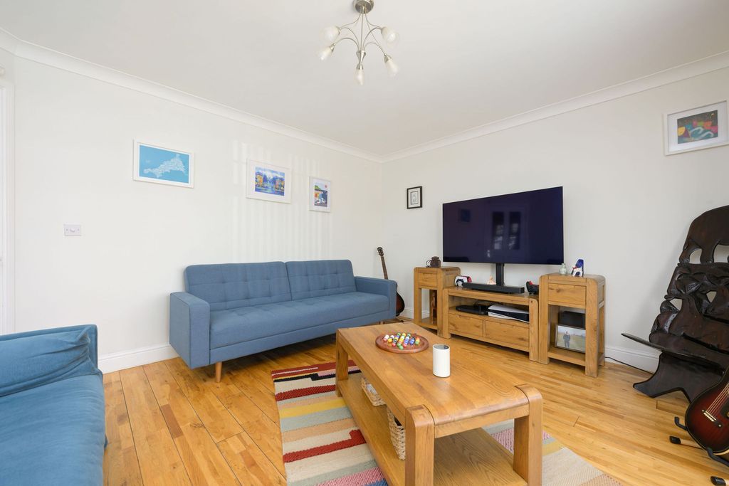 Property photo 3 of 27
