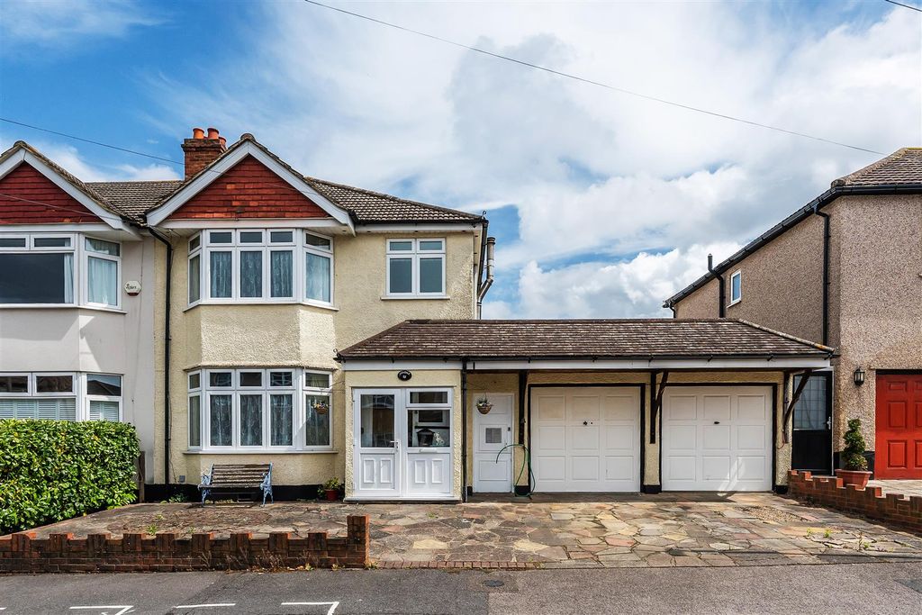 Property photo 1 of 21 15-Barrow-Avenue-23.Jpg