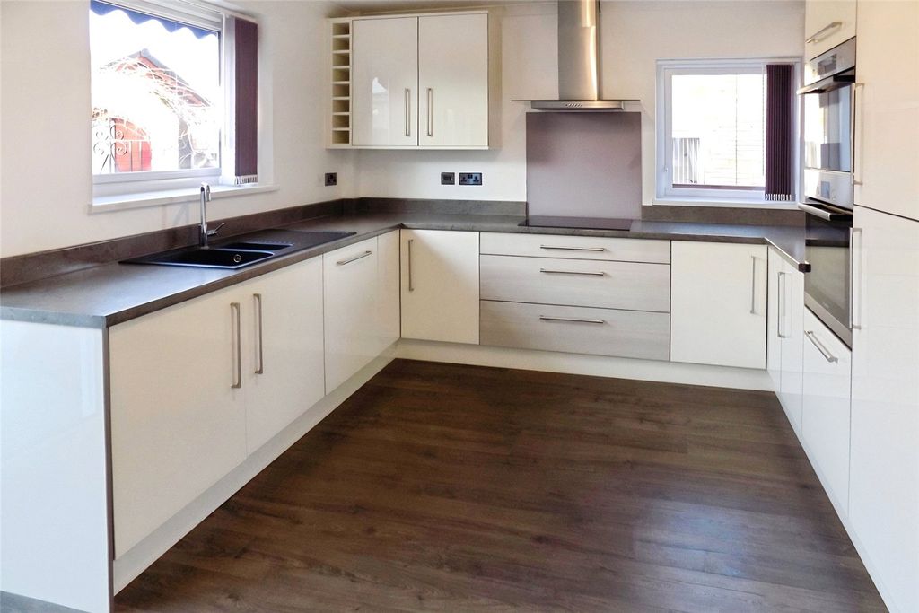 Property photo 2 of 10 Picture No. 06