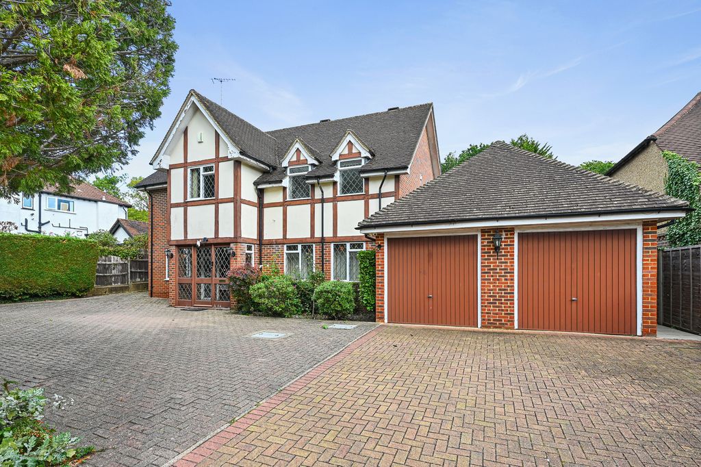 Property photo 1 of 18 11