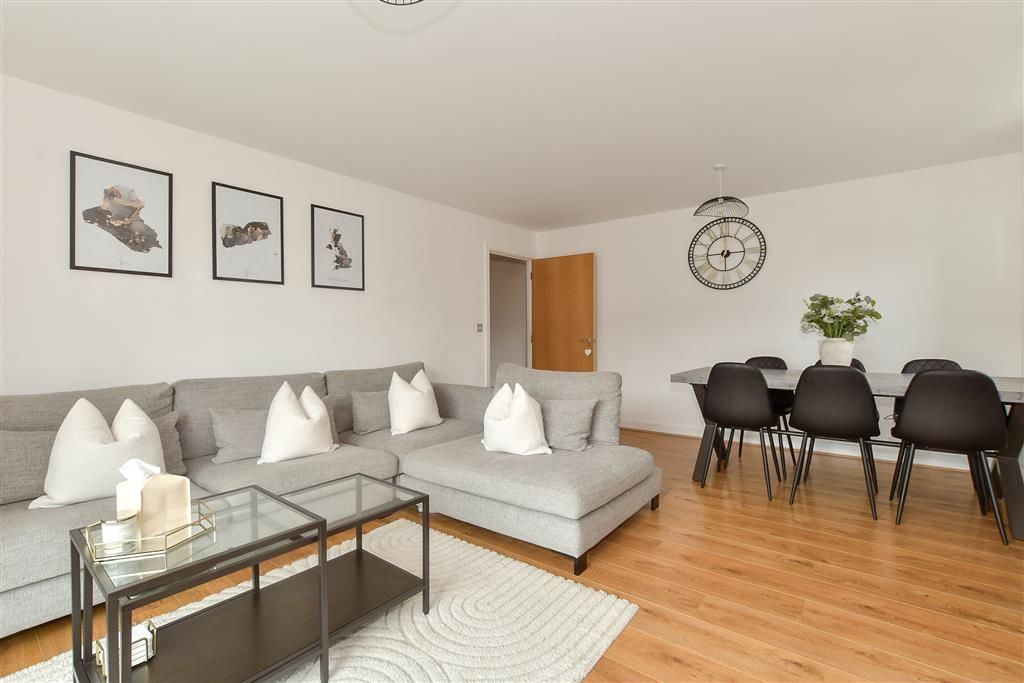 Property photo 3 of 12 Lounge/Dining Room