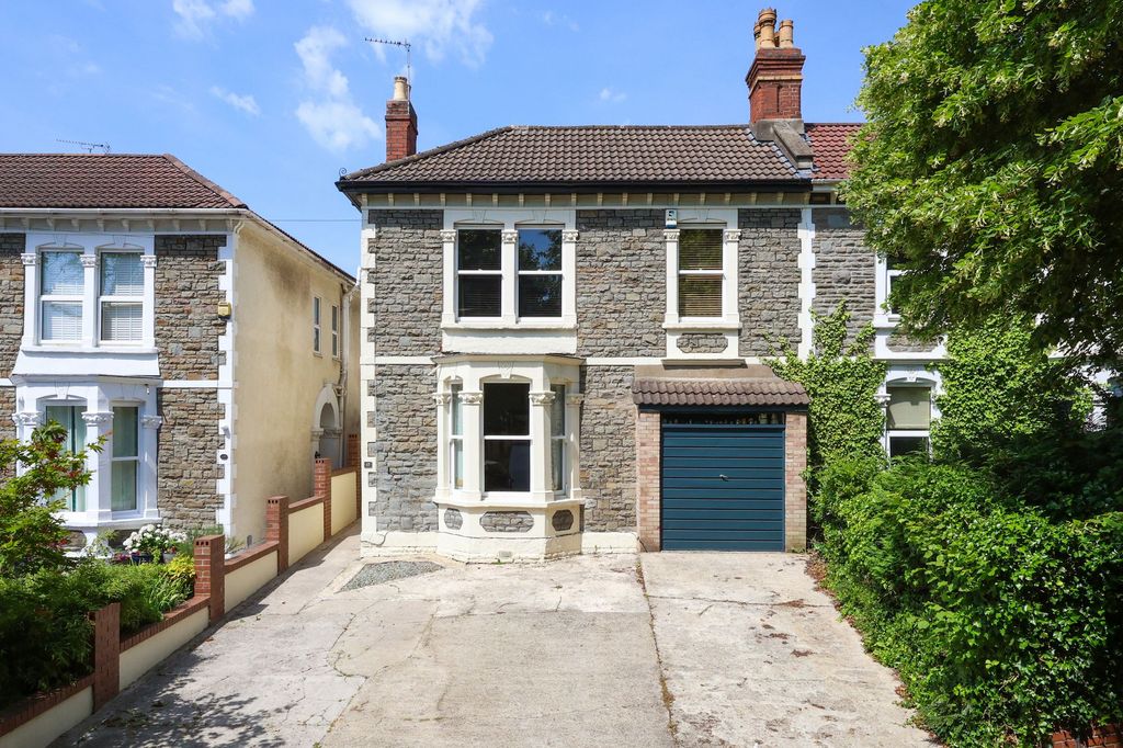 Property photo 1 of 30
