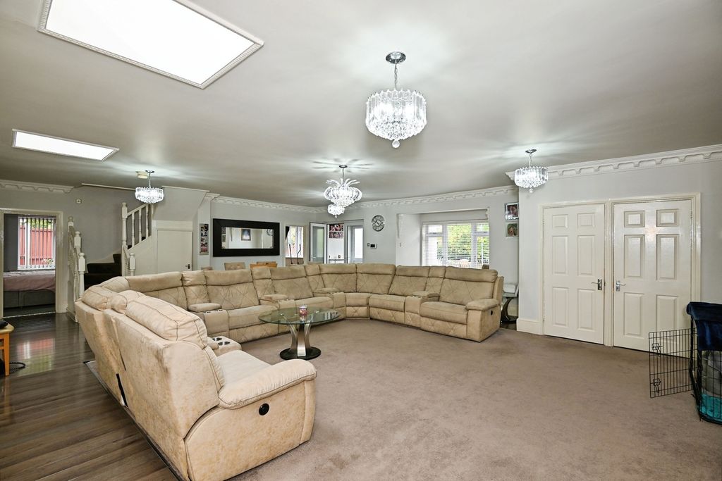 Property photo 2 of 18 Photo