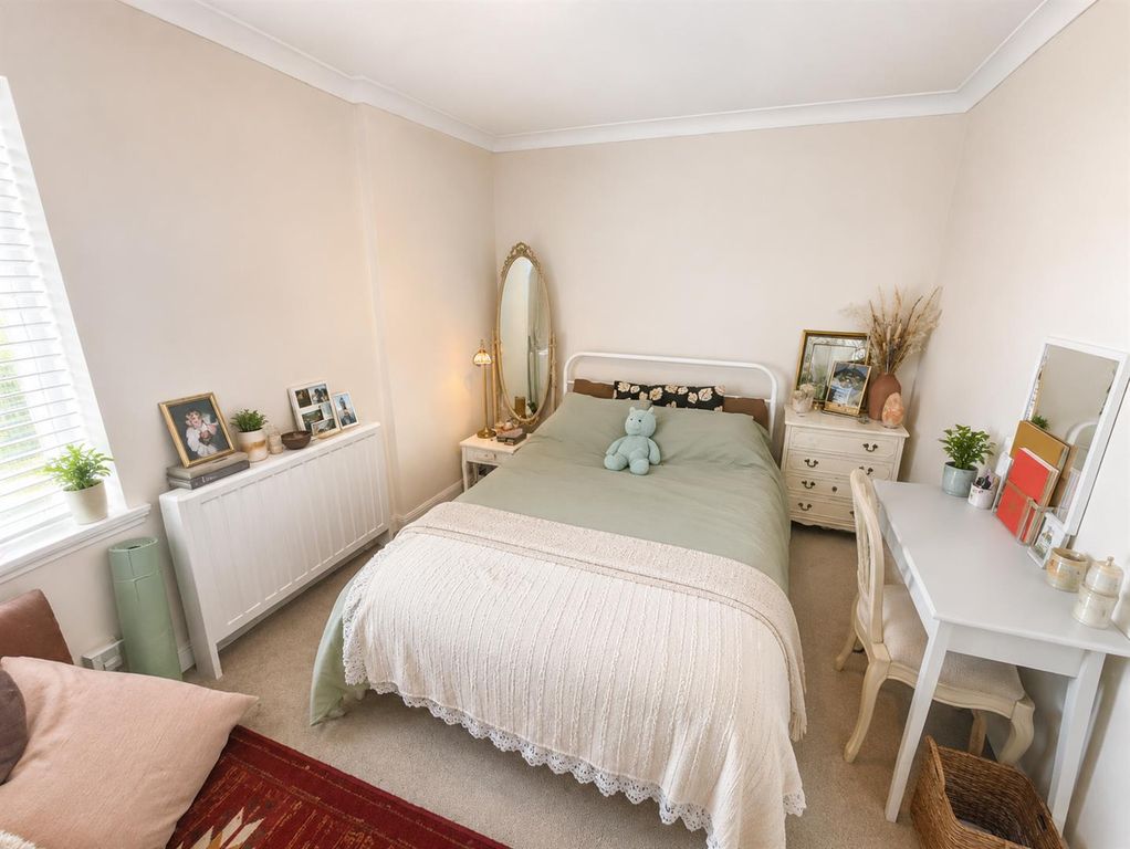 Property photo 2 of 7 Bed 2.Png