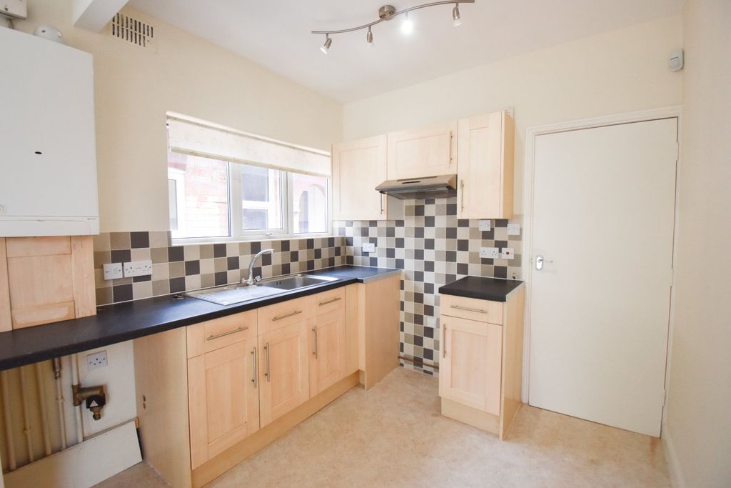 Property photo 3 of 12 Kitchen