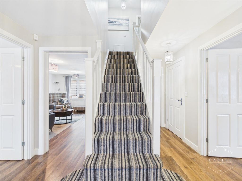 Property photo 3 of 27 Entrance Hallway