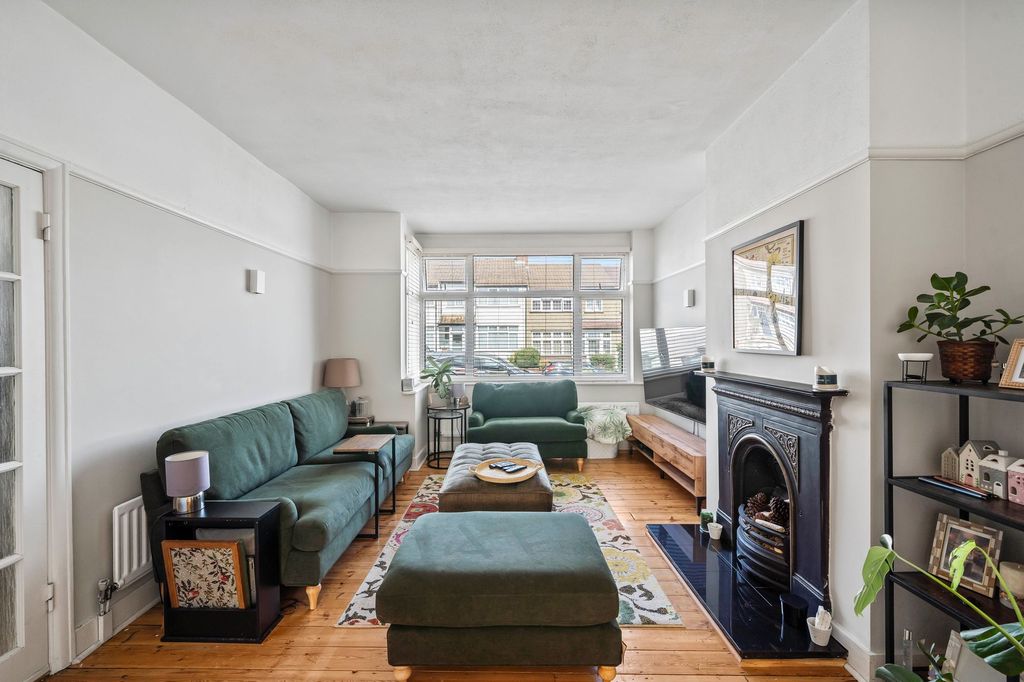 Property photo 3 of 18