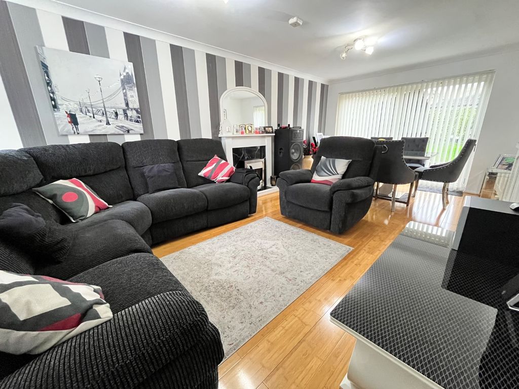 Property photo 2 of 17 4186932