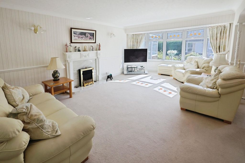 4 bed detached house for saleThe Willows, Bishop Auckland DL14 photo 4