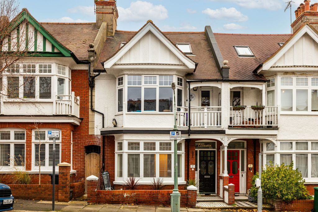 Property photo 1 of 12