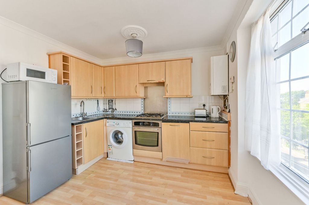Property photo 3 of 8