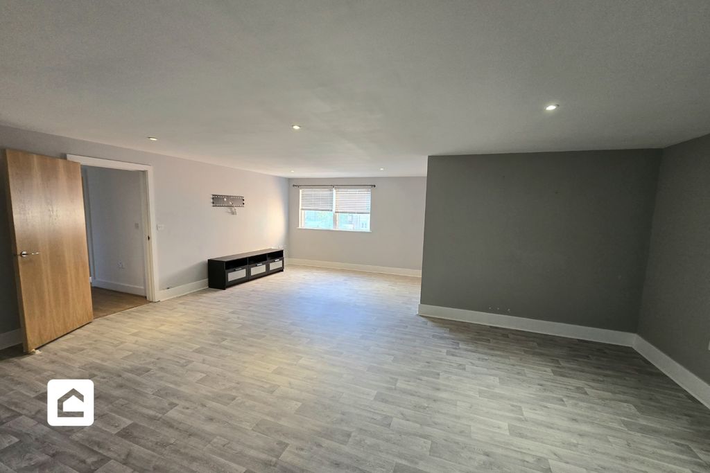 Property photo 2 of 10 4
