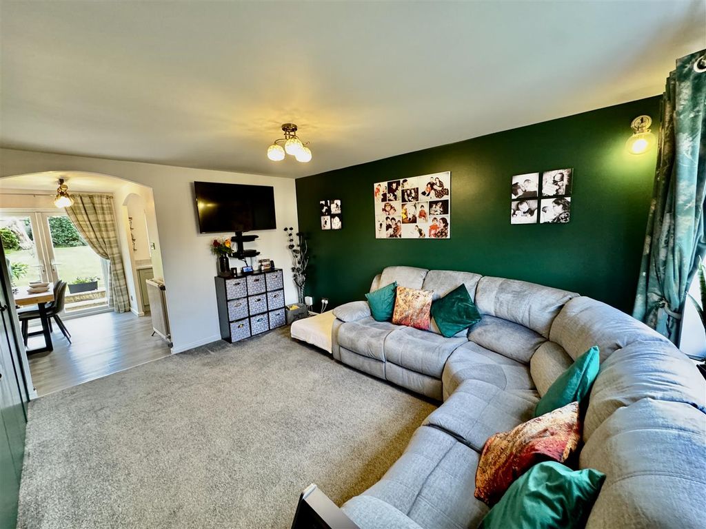 Property photo 3 of 13 Living Room