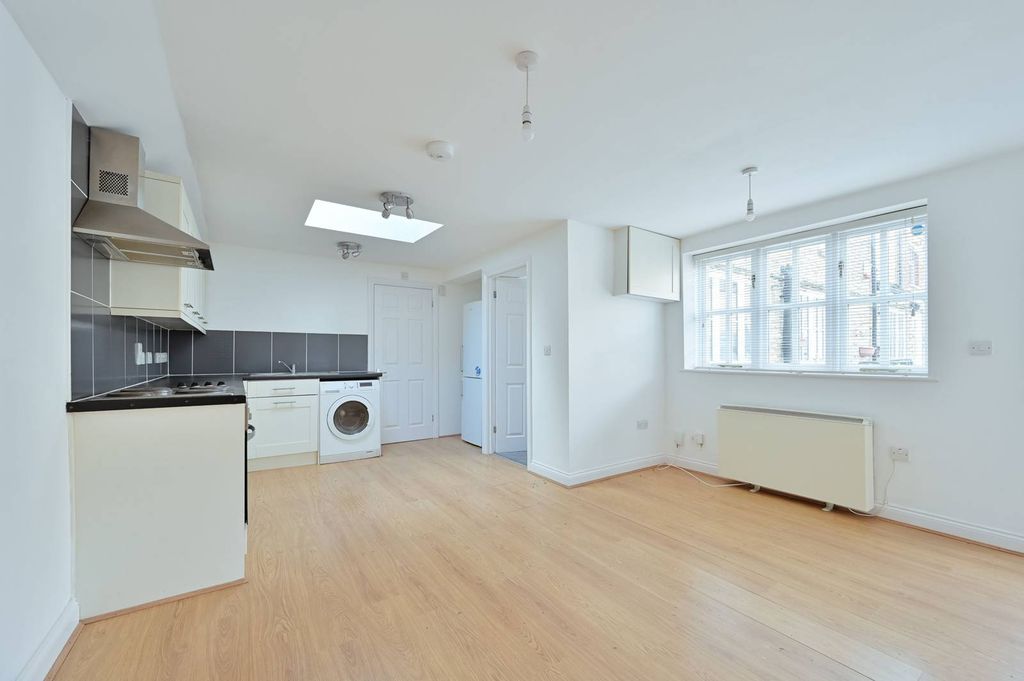 Property photo 1 of 8