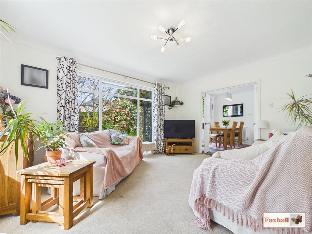 Property photo 2 of 19 Lounge