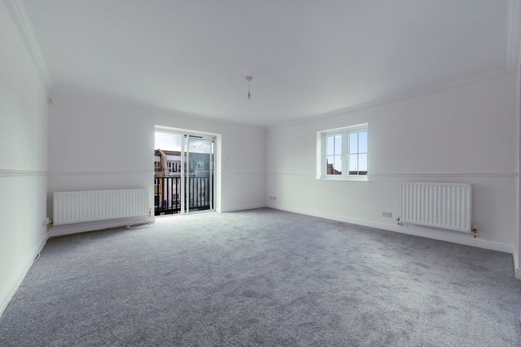 Property photo 2 of 28