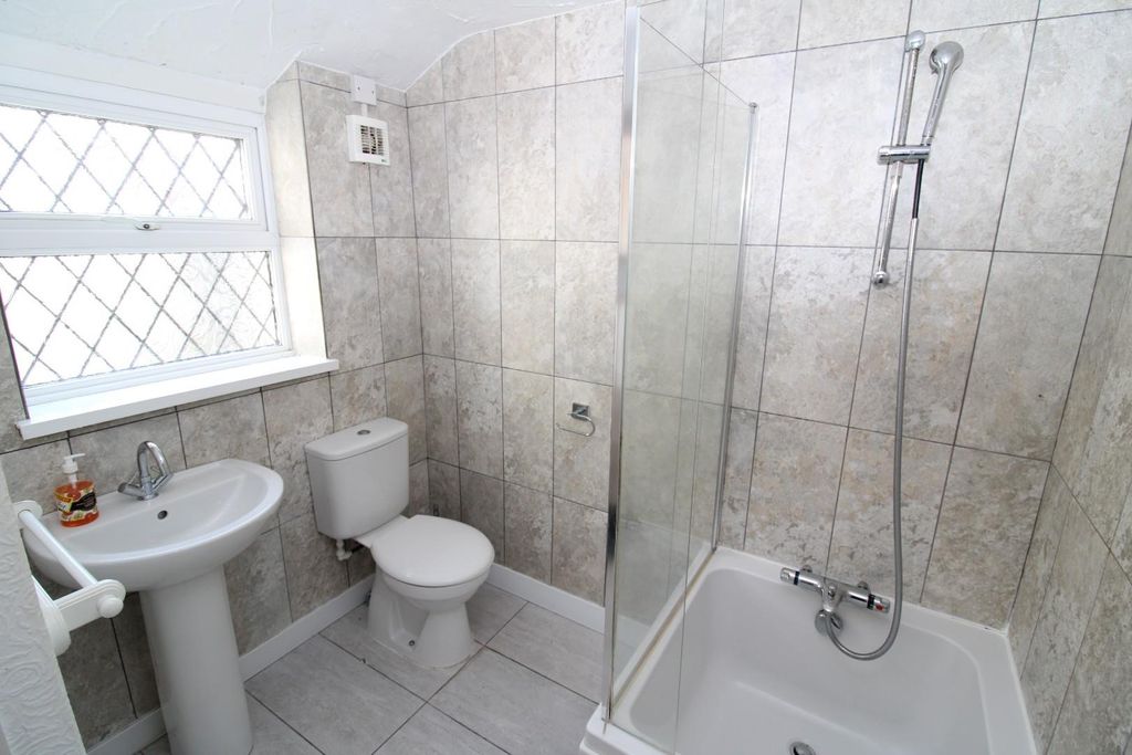 Property photo 3 of 7 Bathroom