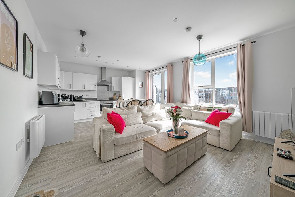 Property photo 1 of 22