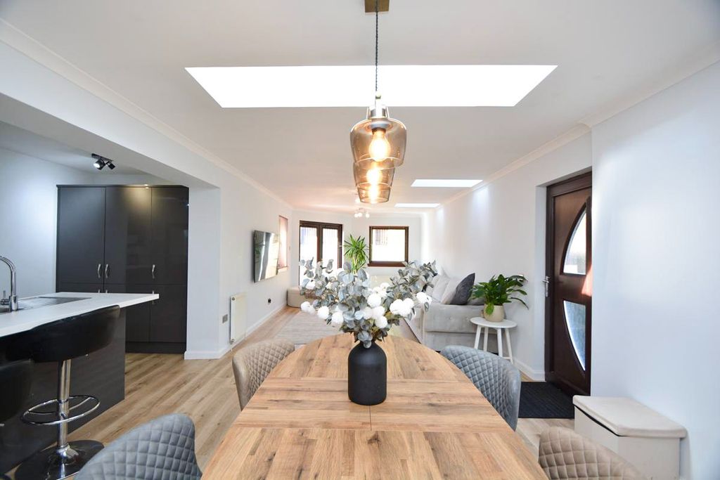 Property photo 3 of 32 4857236