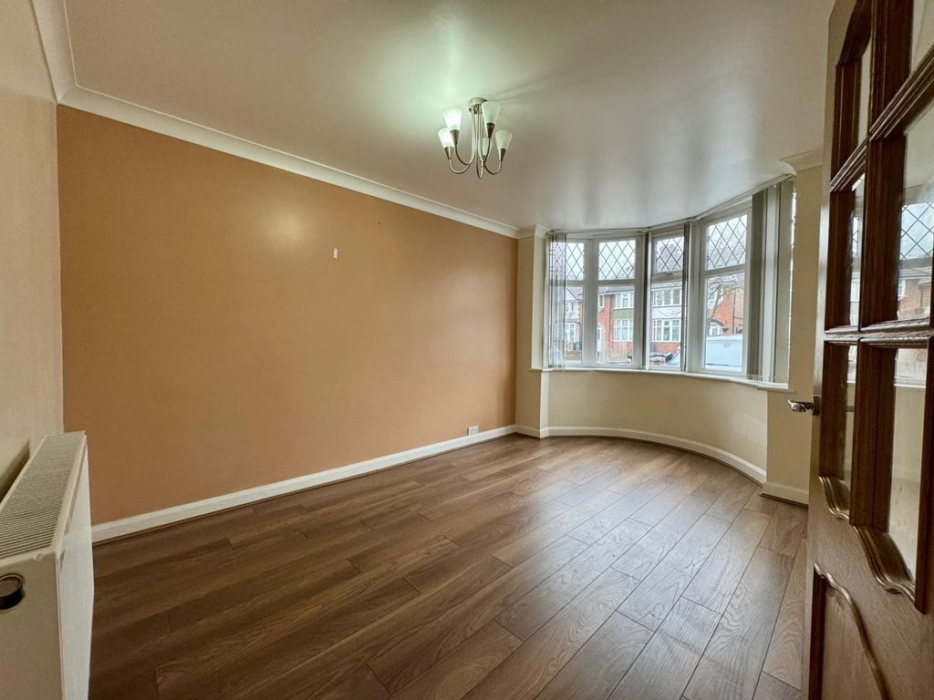 Property photo 2 of 18 Picture No. 27