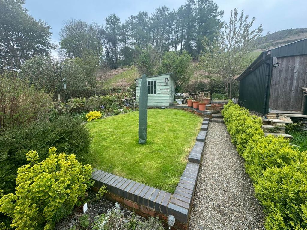 Property photo 3 of 10 142c3F49-9688-4686-9317-Fdab228Ed067
