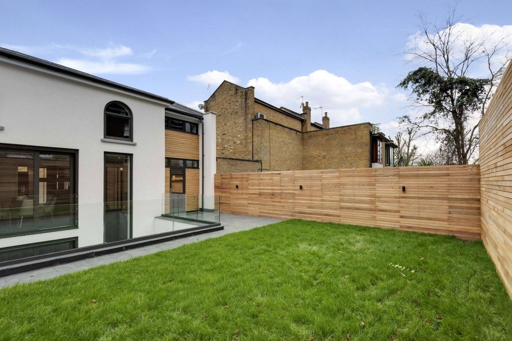 Property photo 3 of 15 Picture No. 23