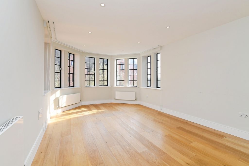 Property photo 3 of 17 Interior