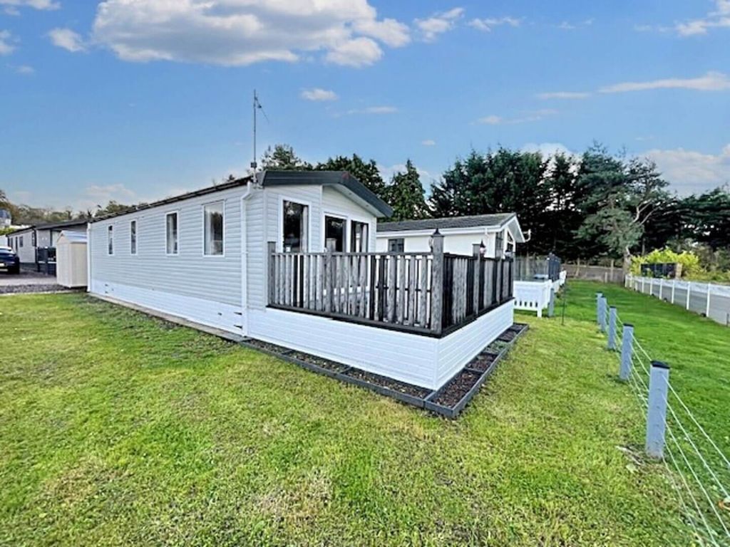 Property photo 1 of 20 Marlee 38 Gardens Front Modern And Ready