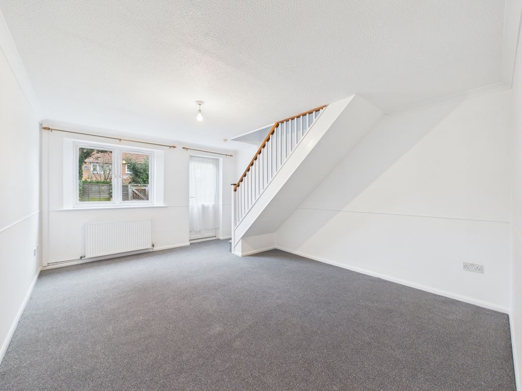 Property photo 3 of 8 Cam01791G0-Pr0223-Still003