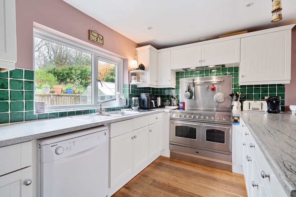 Property photo 2 of 21 1433749-11-69c153ccc86F2-Arw-1