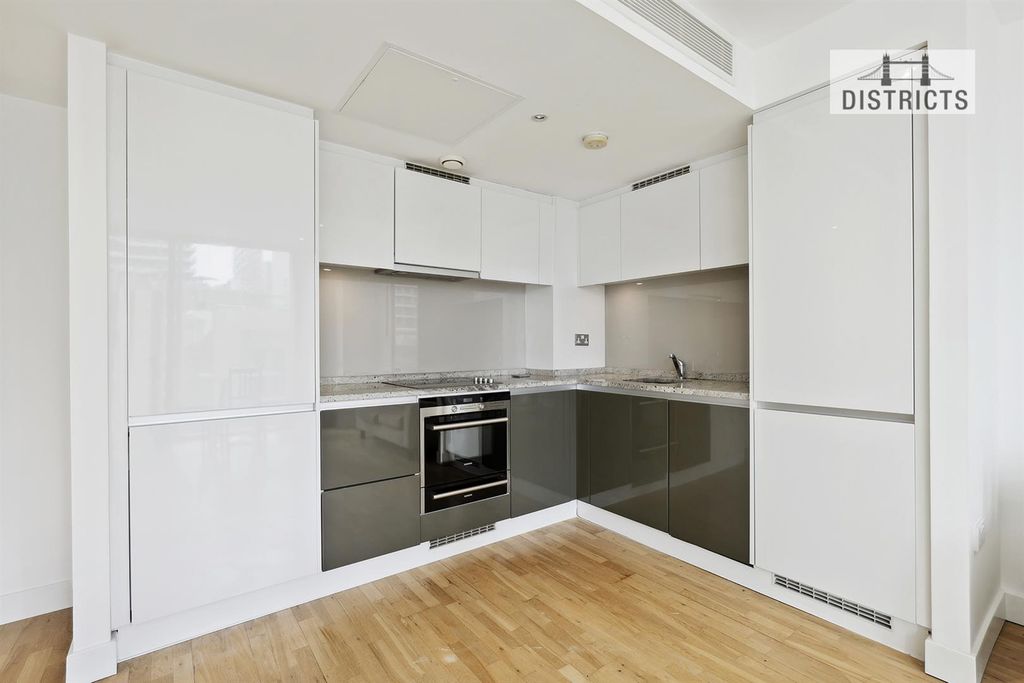 Property photo 2 of 13 Landmark (8).Jpg