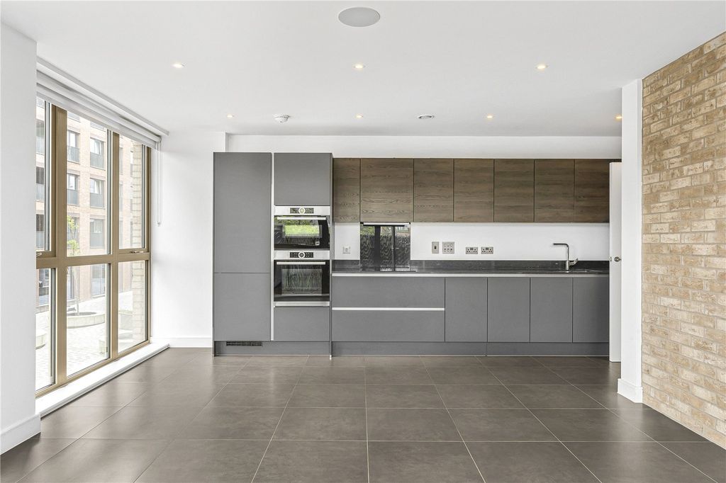 Property photo 2 of 12 Kitchen