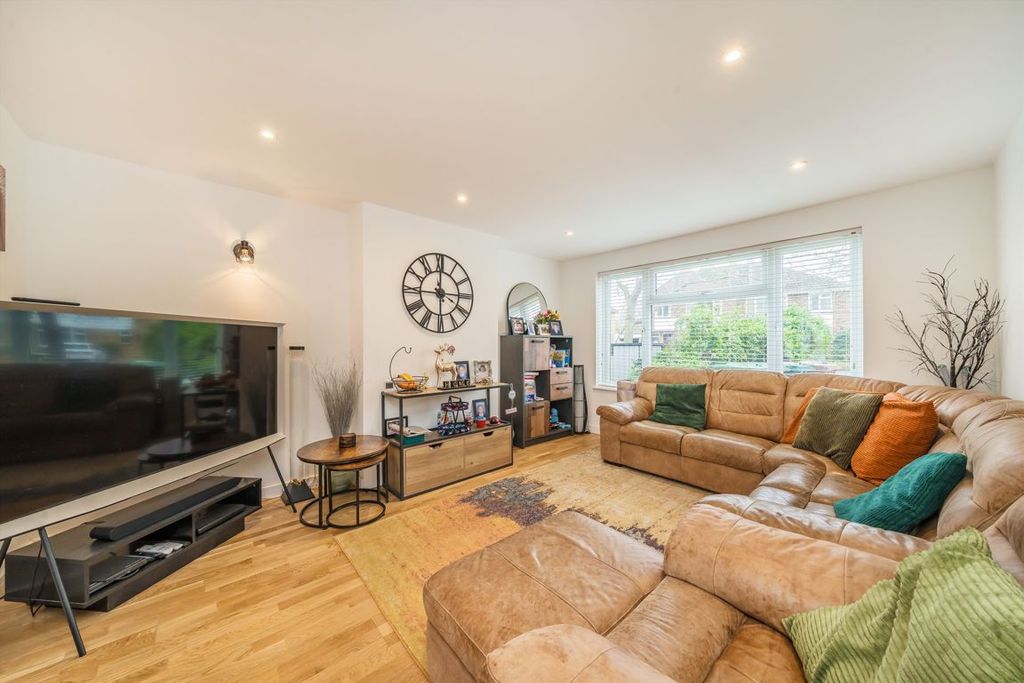 Property photo 3 of 8