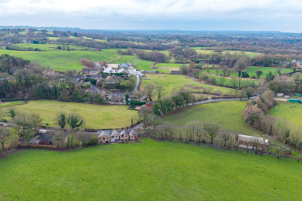 Property photo 2 of 42