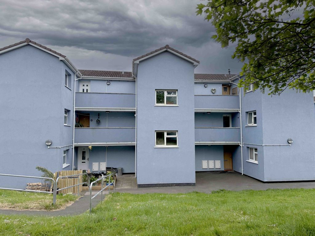 Property photo 1 of 10 2 Bedroom Maisonette To Rent In West Cross With Stunning Swansea Bay Views