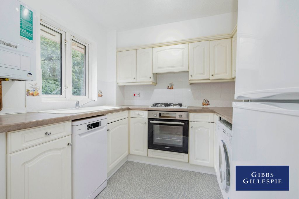 Property photo 3 of 10 1