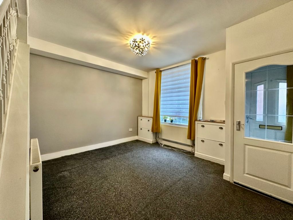 Property photo 2 of 13 Lounge