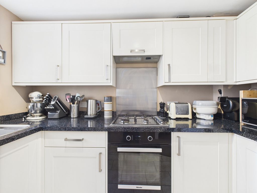Property photo 2 of 25