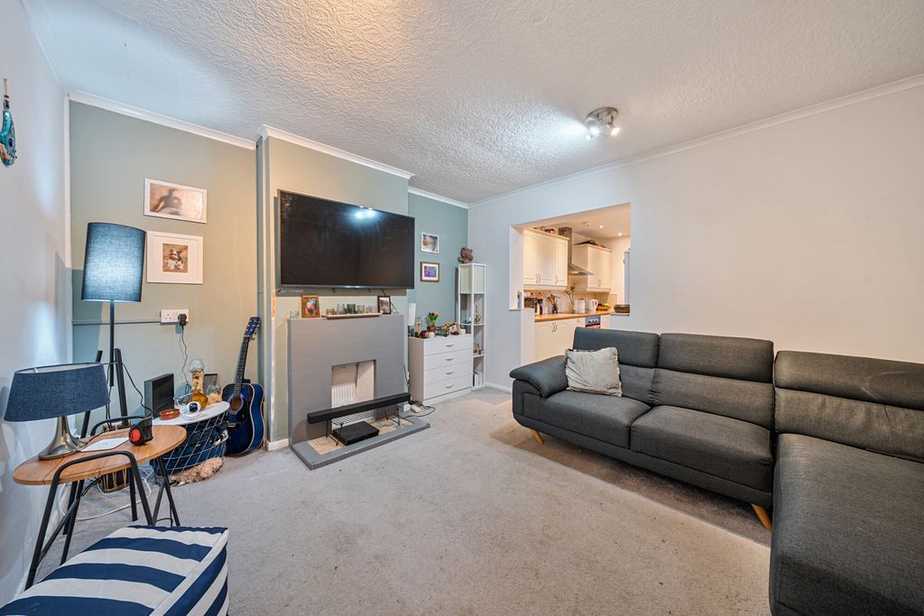 Property photo 2 of 14 1392753-36-694130...