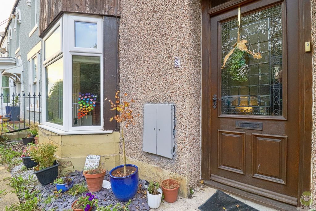 Property photo 2 of 18