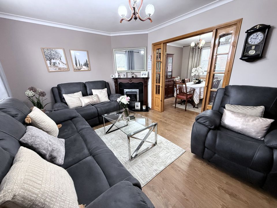 Property photo 2 of 12 Img3375