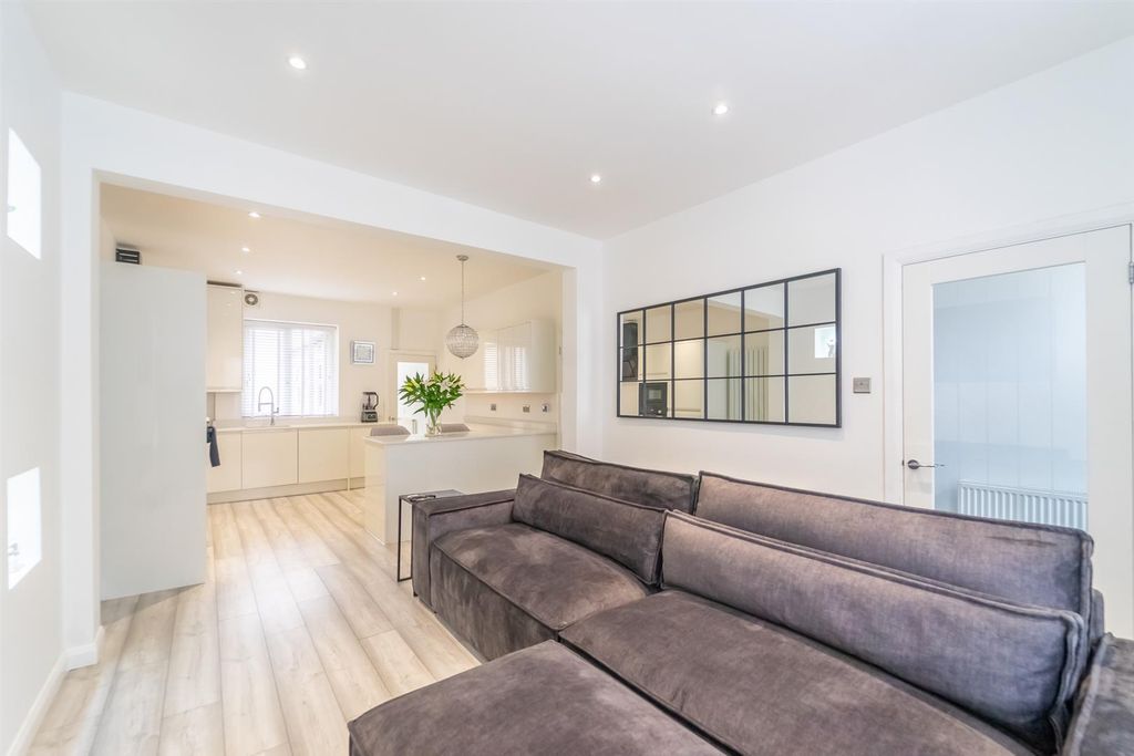 Property photo 1 of 33 Heys St-04.Jpg