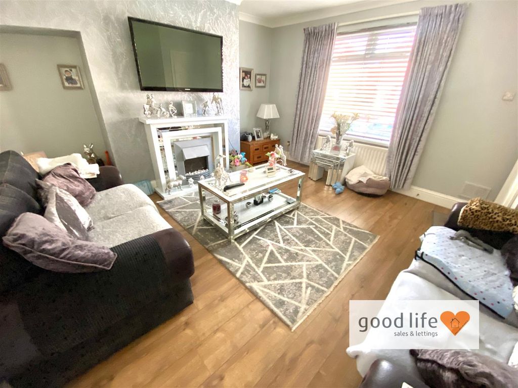 Property photo 2 of 17